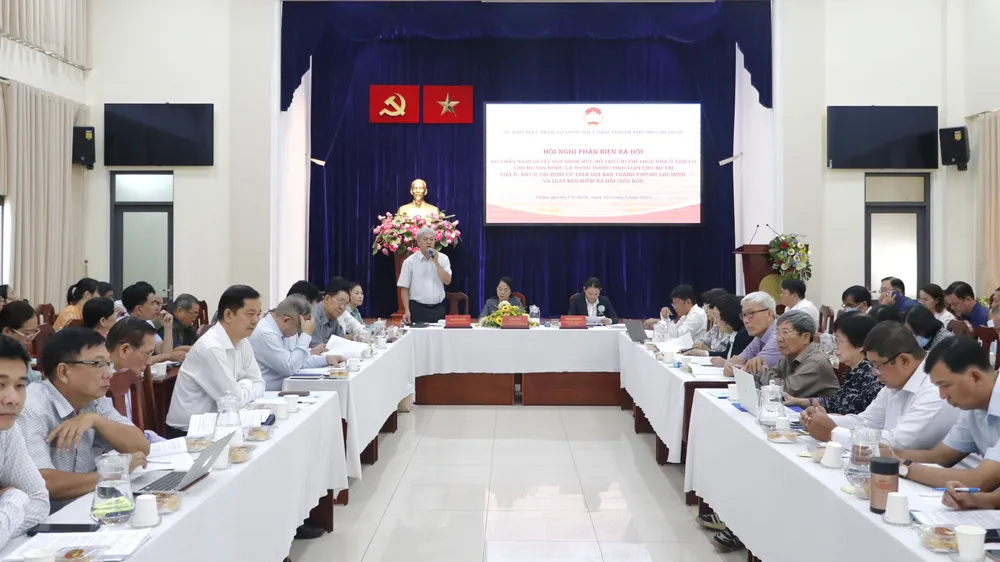 Các đại biểu dự hội nghị. Ảnh: NGÔ BÌNH