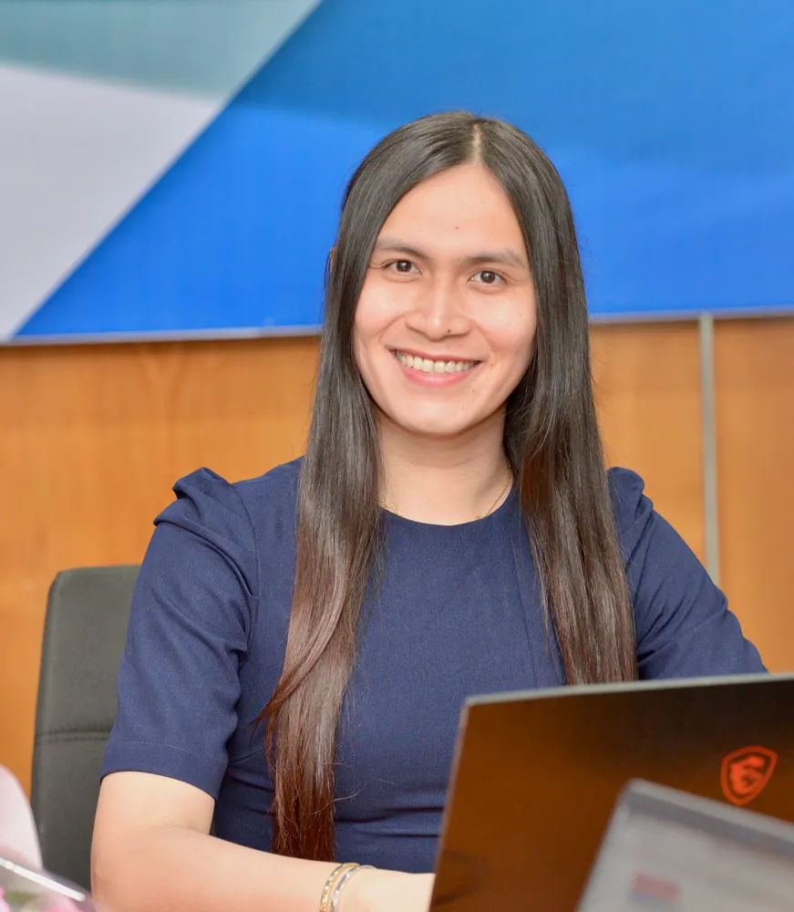 Th.S Nguyễn Hoàng Tiên, Giám đốc Tuyển sinh - Truyền thông Hệ thống Giáo dục Đại Việt, Trường CĐ Đại Việt Sài Gòn trả lời câu hỏi. Ảnh: CAO THĂNG