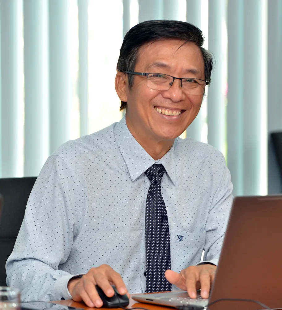 Th.S Phạm Quảng Tri, Phó Trưởng phòng Đào tạo, Trường ĐH Công nghiệp TPHCM đang trả lời bạn đọc. Ảnh: CAO THĂNG