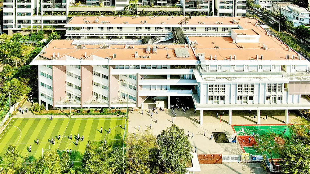 Trường THCS Nguyễn Văn Tố, quận 10 được xây dựng theo mô hình tiên tiến hội nhập. Ảnh: HOÀNG HÙNG