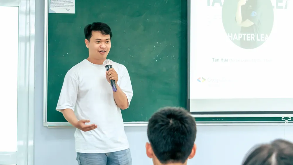 Hứa Thanh Tân, sinh viên ngành Khoa học Máy tính, vượt qua nhiều ứng viên trở thành nhân sự công ty đa quốc gia WorldQuant. Ảnh: Developer Students Club