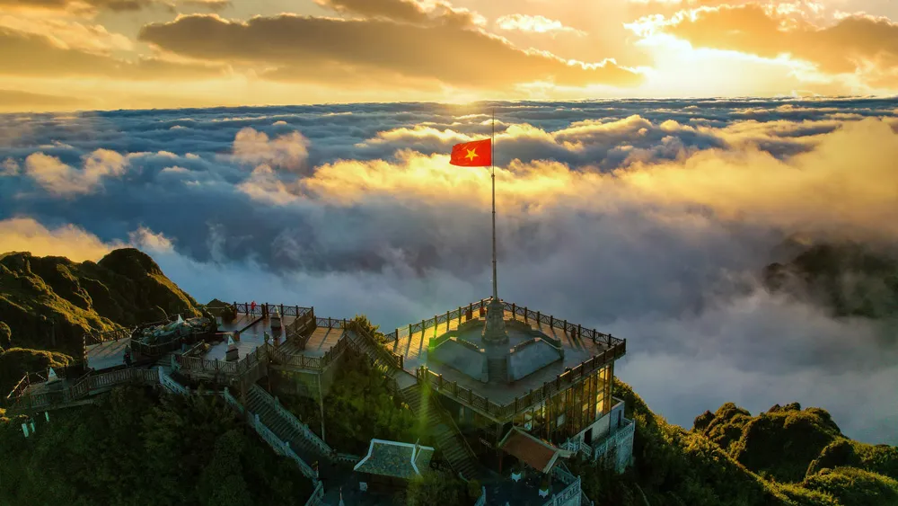 Nhờ hệ thống cáp treo hiện đại, du khách dễ dàng chinh phục đỉnh Fansipan Nhờ hệ thống cáp treo hiện đại, du khách dễ dàng chinh phục đỉnh Fansipan