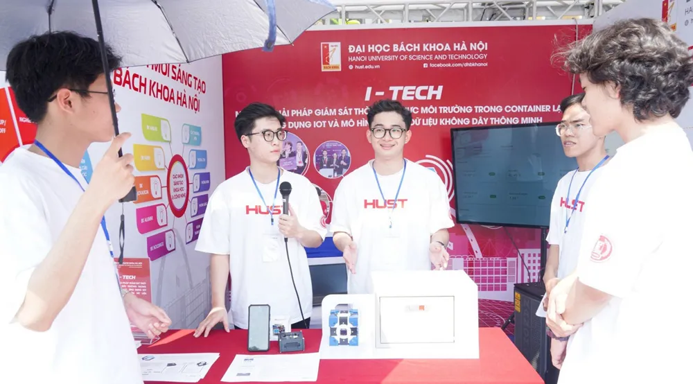 Nhiều sinh viên tốt nghiệp trường đại học hàng đầu thường có xu hướng làm việc cho khu vực nước ngoài