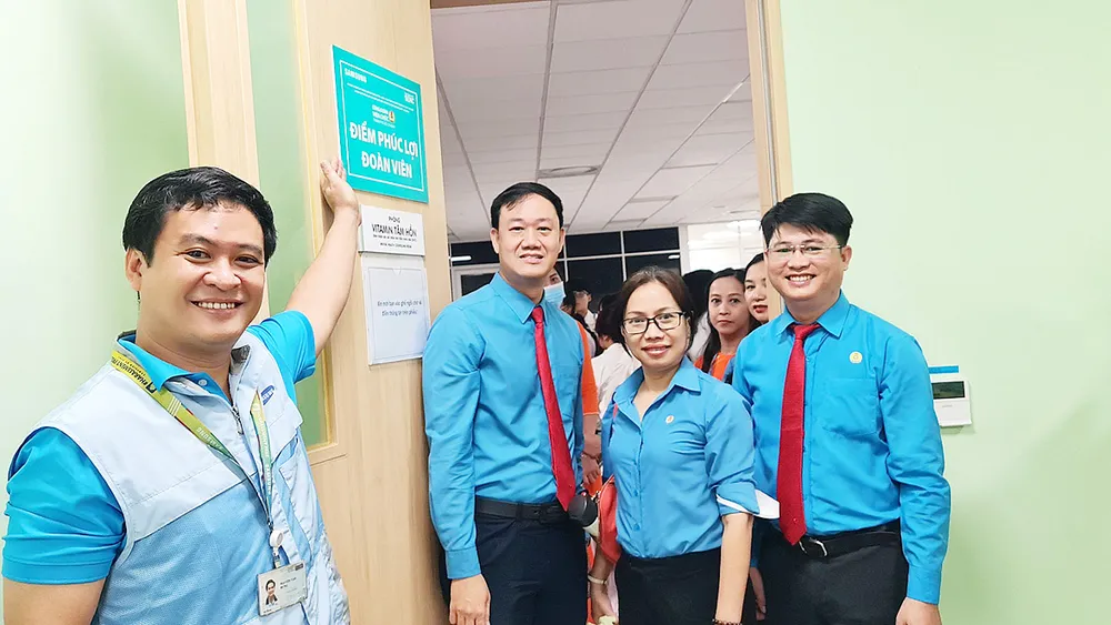 Công đoàn viên chức thành phố thực hiện điểm phúc lợi đoàn viên, chăm lo công nhân tại Khu công nghệ cao TPHCM. Ảnh: THÁI PHƯƠNG