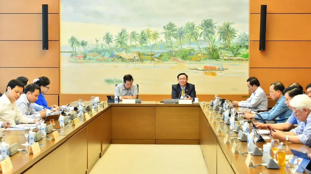 Quang cảnh phiên họp tổ