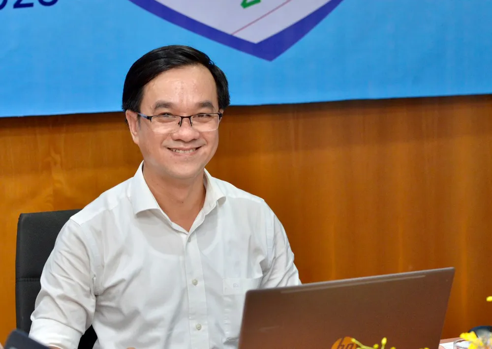 Th.S Lê Chí Cường, Trưởng phòng Thanh tra – Pháp chế, Trường ĐH Sài Gòn tại buổi giao lưu. Ảnh: CAO THĂNG