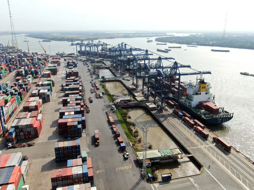 Hoạt động xuất nhập khẩu tại cảng Cát Lái (TP Thủ Đức, TPHCM). Ảnh: HOÀNG HÙNG Hoạt động xuất nhập khẩu tại cảng Cát Lái (TP Thủ Đức, TPHCM). Ảnh: HOÀNG HÙNG