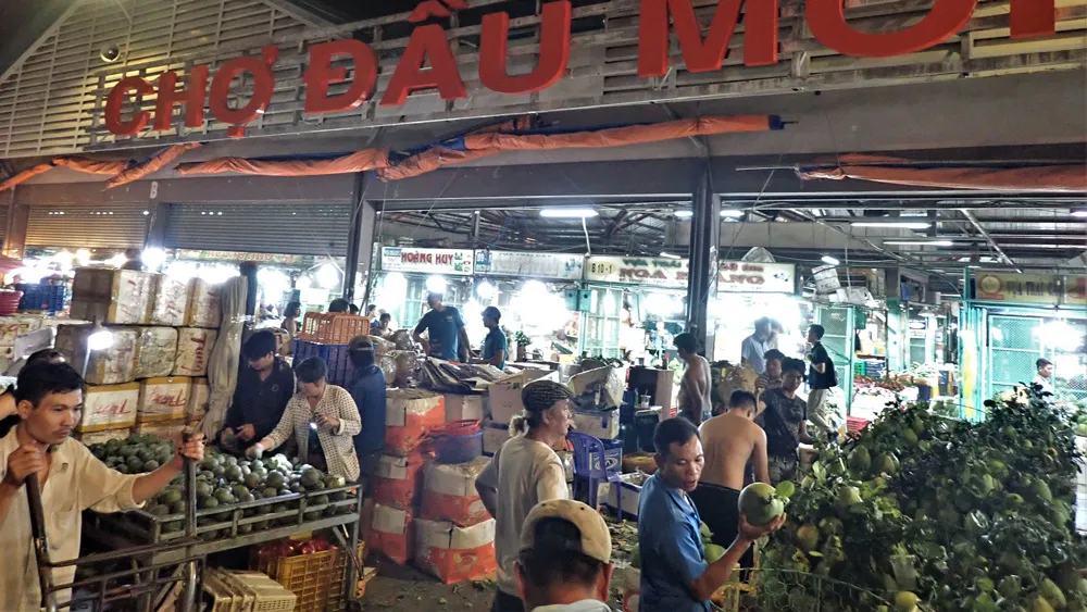 Chợ đầu mối Thủ Đức (TPHCM). Ảnh: HOÀNG HÙNG
