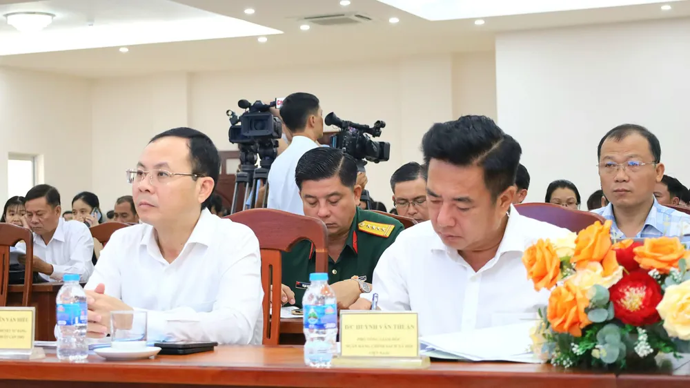 Bí thư Thành ủy Cần Thơ Nguyễn Văn Hiếu và các đại biểu tham dự hội nghị