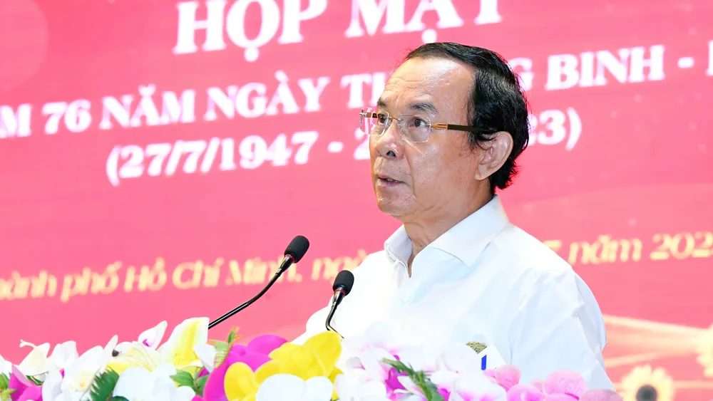 Bí thư Thành ủy TPHCM Nguyễn Văn Nên phát biểu tại buổi họp mặt. Ảnh: VIỆT DŨNG