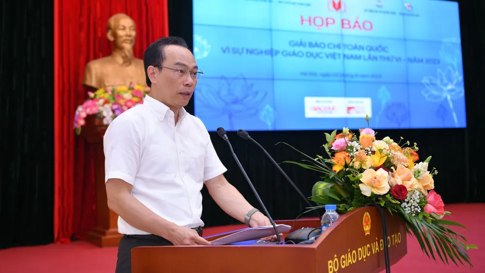 Ông Hoàng Minh Sơn, Thứ trưởng Bộ GD-ĐT phát biểu tại họp báo