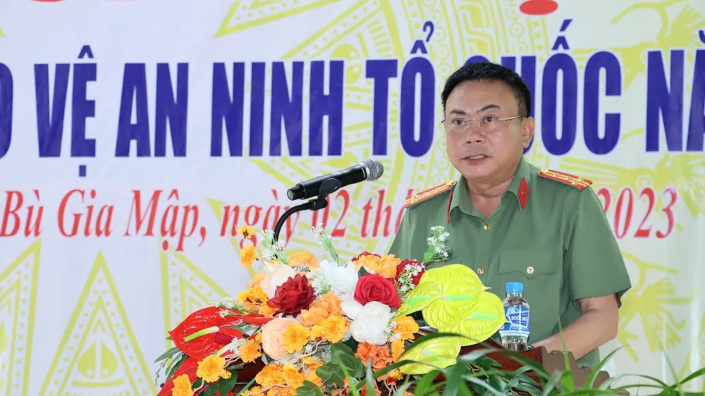 Đại tá Nguyễn Phương Đằng phát biểu tại ngày hội