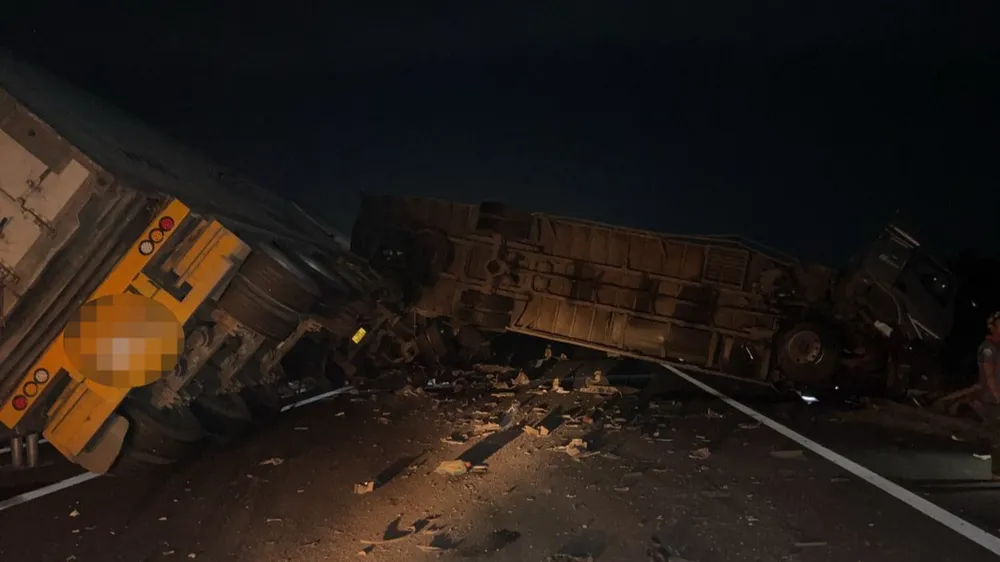 2 xe va chạm khiến cao tốc Đà Nẵng - Quảng Ngãi bị tắc nghẽn