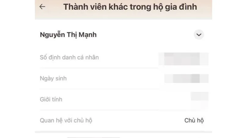 Trong thông tin gia đình ông H. có một "người lạ" tên Nguyễn Thị Mạnh là "Chủ hộ". Ảnh: CHÍ THẠCH