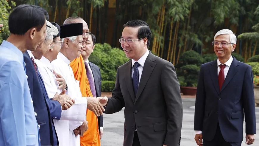 Chủ tịch nước Võ Văn Thưởng tiếp Đoàn đại biểu chức sắc, chức việc các tôn giáo, dân tộc thiểu số, nhân sĩ, trí thức, cá nhân tiêu biểu của TPHCM. Ảnh: TTXVN