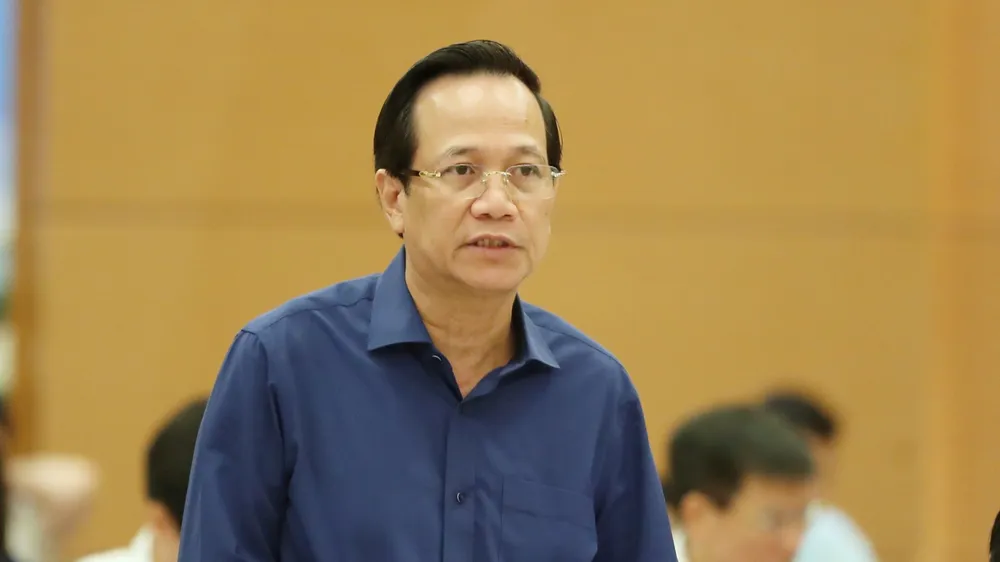 Bộ trưởng Bộ LĐ-TBXH Đào Ngọc Dung trình bày tờ trình dự án luật. Ảnh: VIẾT CHUNG Bộ trưởng Bộ LĐ-TBXH Đào Ngọc Dung trình bày tờ trình dự án luật. Ảnh: VIẾT CHUNG