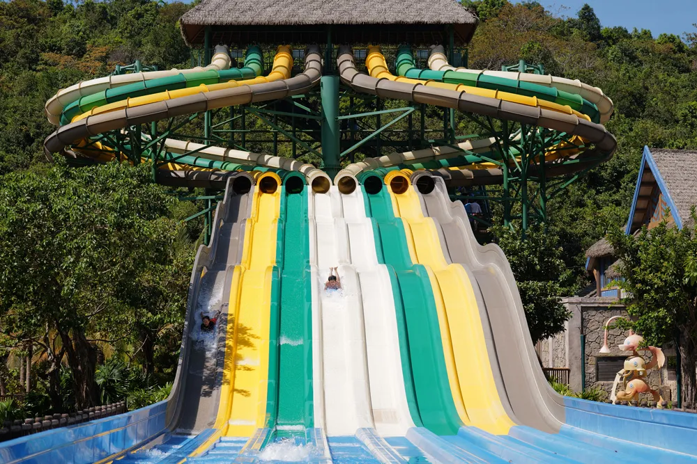Công viên nước Aquatopia với những đường trượt nước hấp dẫn
