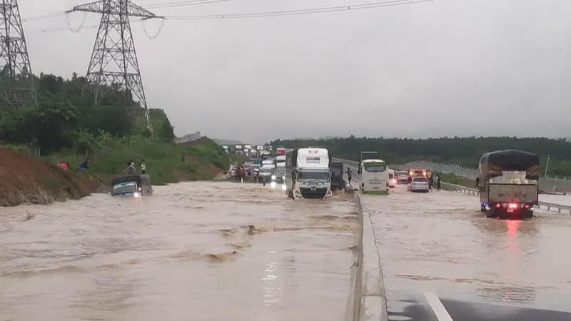 Sự cố ngập đoạn cao tốc Phan Thiết - Dầu Giây hôm 29-7