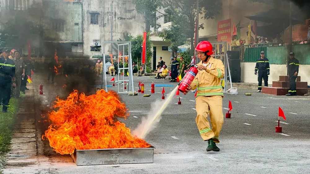 Một đội tranh tài tại hội thao. Ảnh: CHÍ THẠCH