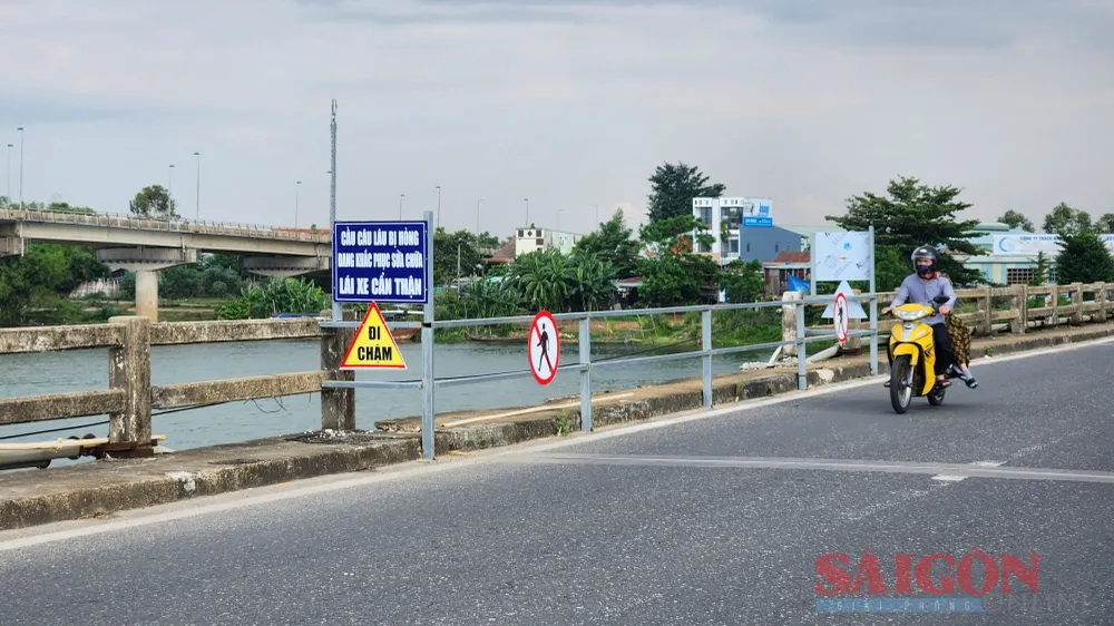 Cầu Câu Lâu cũ hiện đã xuống cấp nghiêm trọng nhưng chưa tìm được nguồn vốn để sửa chữa Cầu Câu Lâu cũ hiện đã xuống cấp nghiêm trọng nhưng chưa tìm được nguồn vốn để sửa chữa