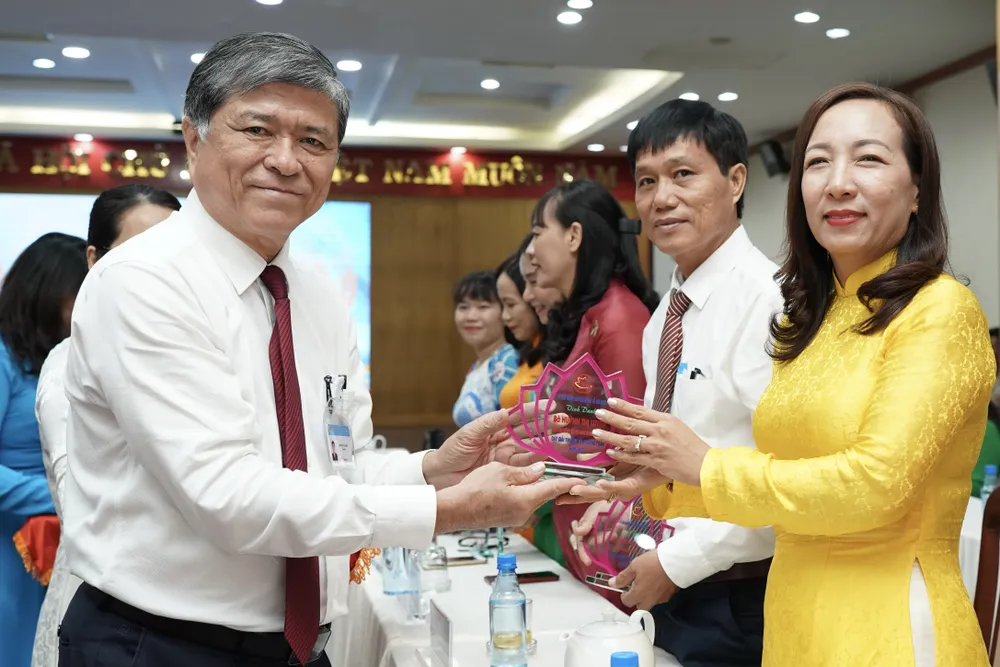 Ngành giáo dục và đào tạo luôn trân trọng nỗ lực cống hiến của các thầy cô giáo, đặc biệt các thầy cô đang công tác ở những vùng còn khó khăn. Ảnh: HOÀNG HÙNG