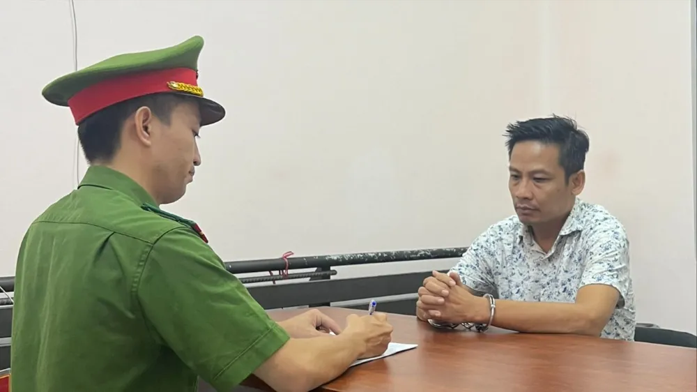 Ảnh 1 - CQCSĐT CATPHCM lấy lời khai Nguyễn Nhật Tùng.jpg.jpg