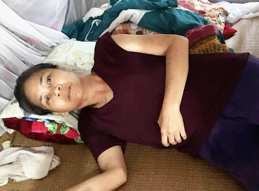 Bị u gan, liệt nửa người nhưng không nơi nương tựa ảnh 1