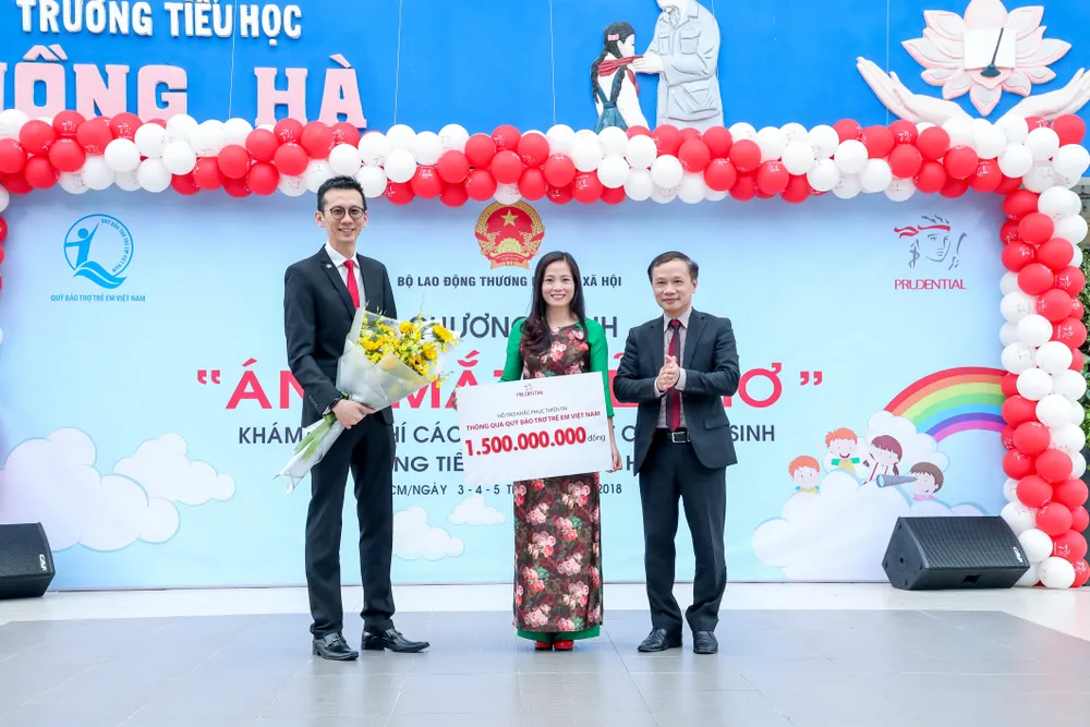 400 triệu đồng cứu trợ người dân bị mưa lũ ảnh 2