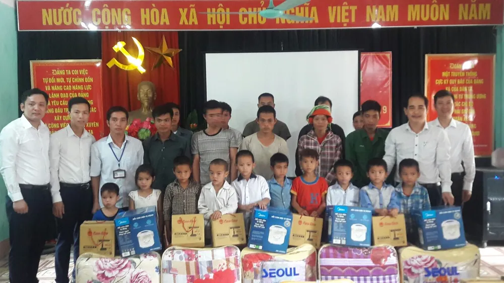 400 triệu đồng cứu trợ người dân bị mưa lũ ảnh 1