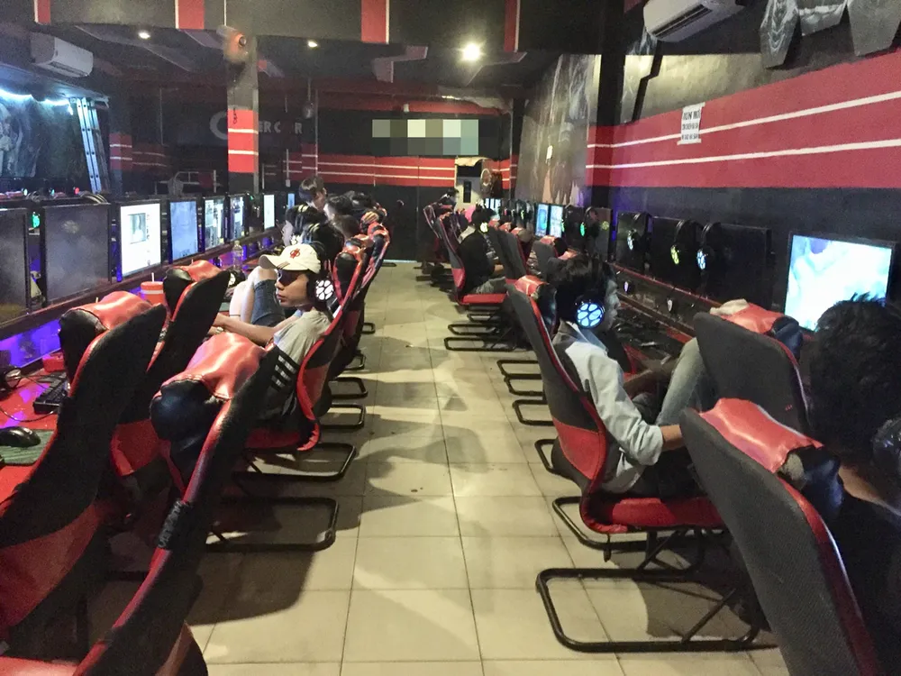 Tiệm game vẫn mở thâu đêm ảnh 1