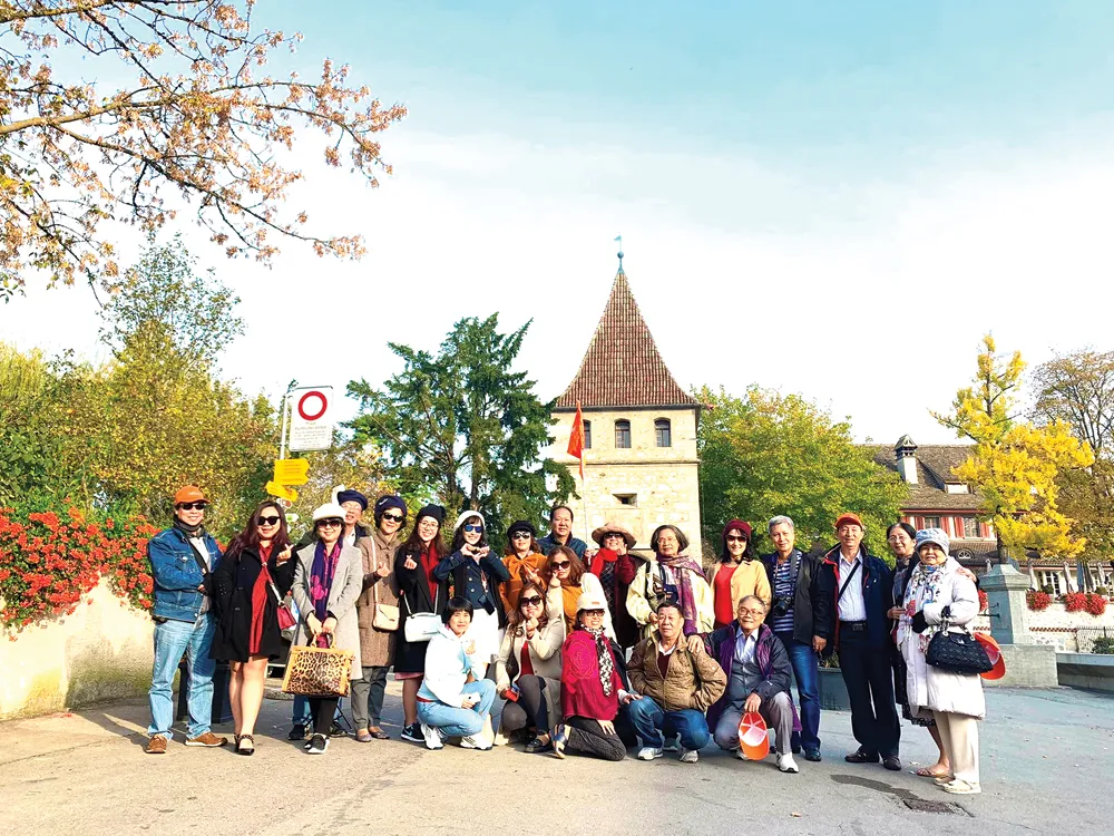 Khai xuân phát lộc - mua tour tết nhận vàng ảnh 1