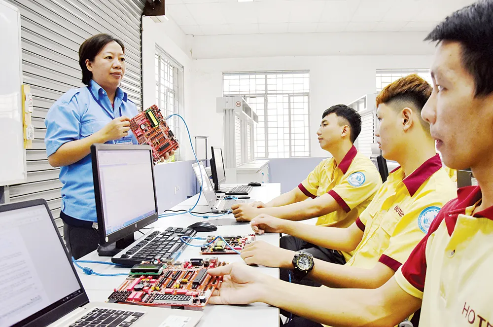 Người học nghề vẫn còn “nhát” tiếng Anh ảnh 2