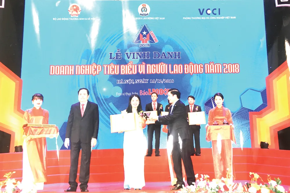 Vinh dự nằm trong Tốp 60 Doanh nghiệp tiêu biểu vì người lao động năm 2018 ảnh 1