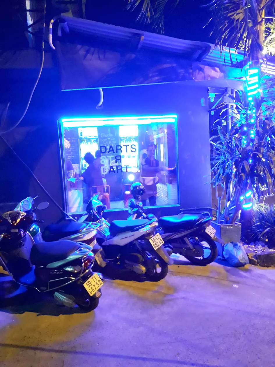 Quán bar ồn ào thâu đêm suốt sáng ảnh 1