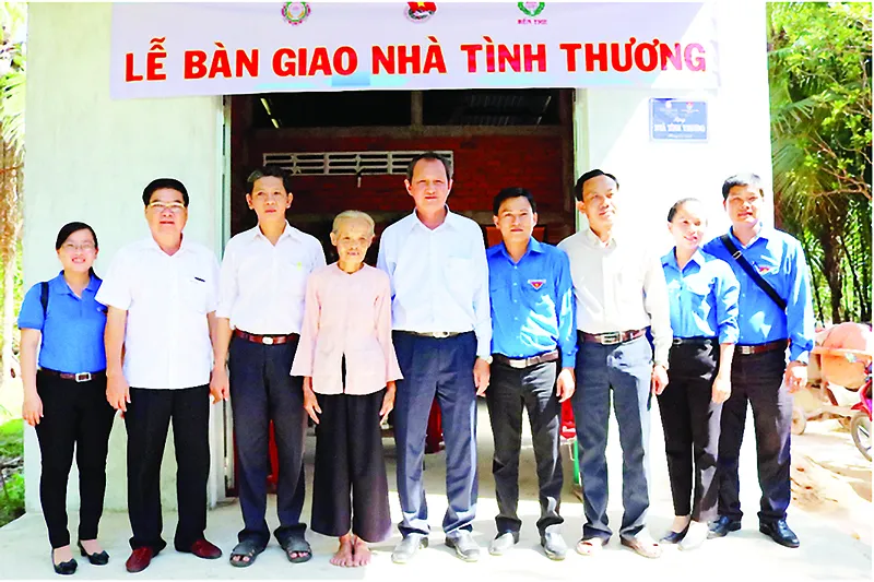 Công ty XSKT Đồng Tháp và Công ty XSKT Bến Tre tài trợ nhà tình thương cho gia đình khó khăn ảnh 2