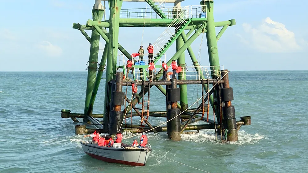 Đoàn công tác Vùng 2 Hải quân kết thúc chuyến thăm, tặng quà tết tại thềm lục địa phía Nam ảnh 2