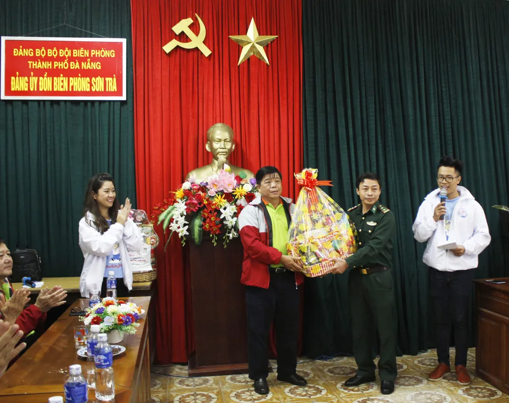 Chiến sĩ Vùng 3 Hải Quân đón tết trên biển ảnh 9