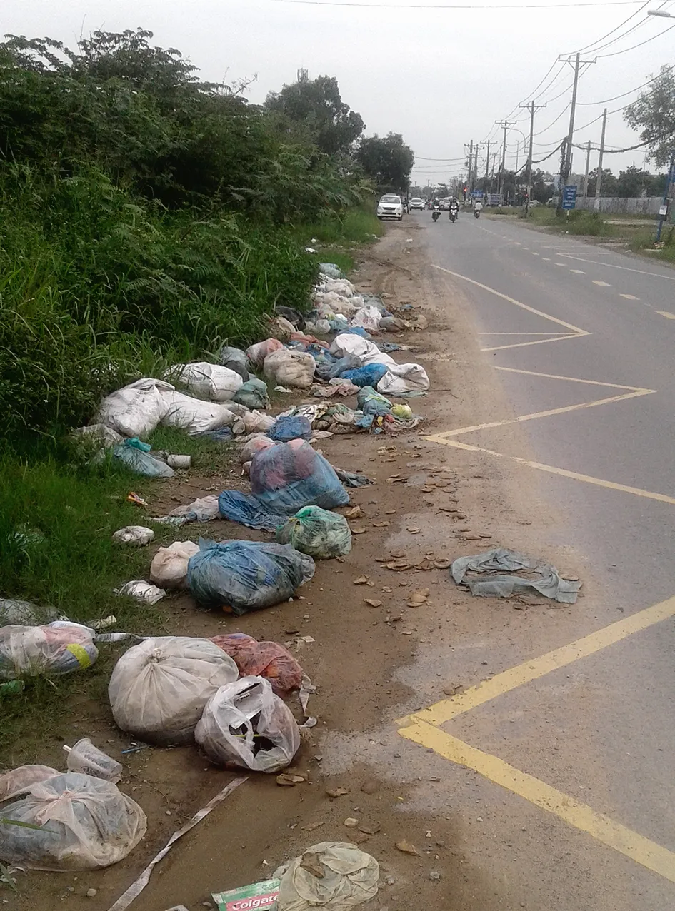 Con đường đầy rác