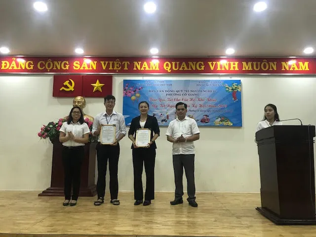 VWS trao qua tết cho người nghèo ảnh 2