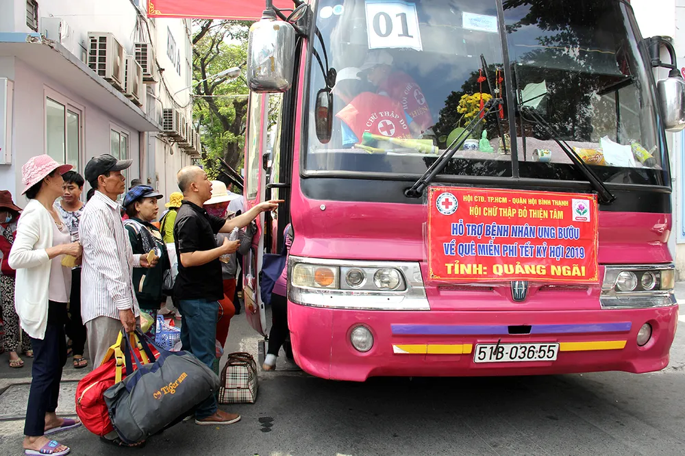 Chuyến xe yêu thương của bệnh nhân ung thư  ảnh 1