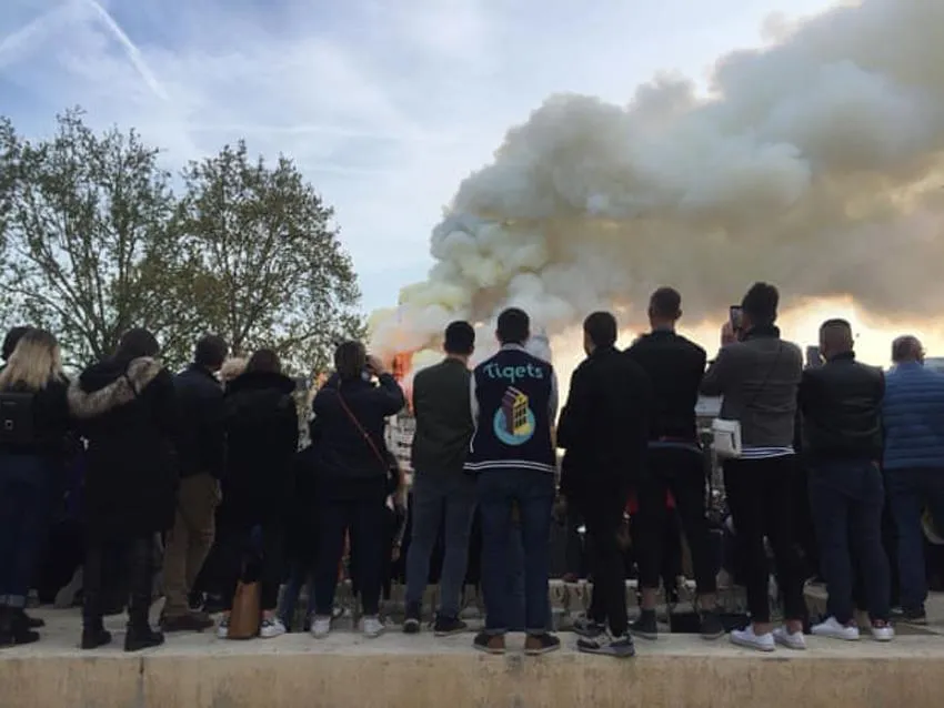 Cháy lớn tại Nhà thờ Đức Bà hơn 850 năm tuổi ở Paris ảnh 16