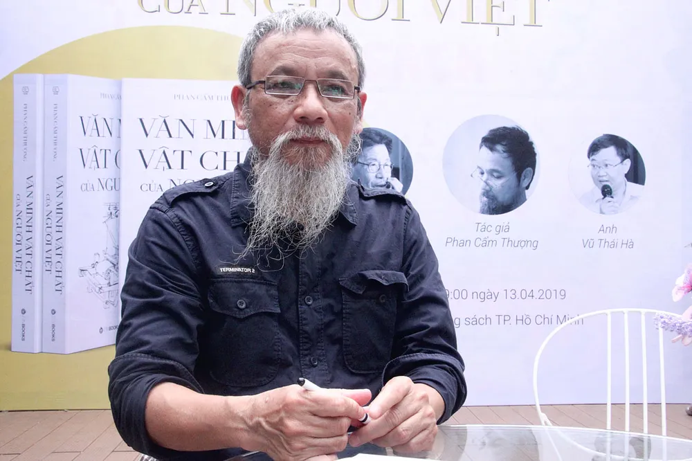 Nhà nghiên cứu Phan Cẩm Thượng: Tôi muốn viết như một người sống ở chính nơi đó ảnh 1