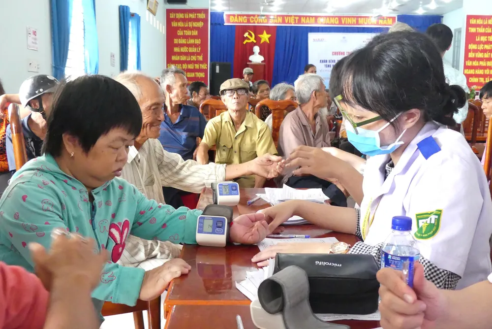 Tháng 4 về “R” ảnh 1