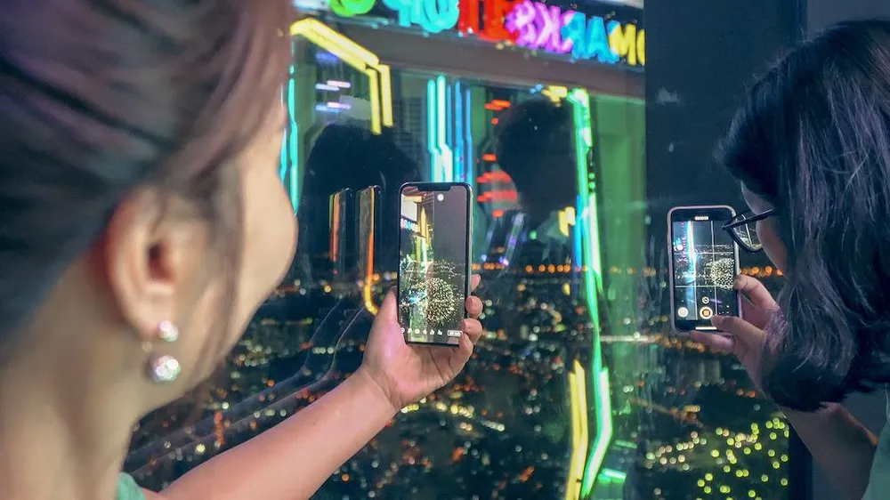 Choáng ngợp màn pháo hoa mãn nhãn từ tòa tháp cao nhất Đông Nam Á ảnh 6