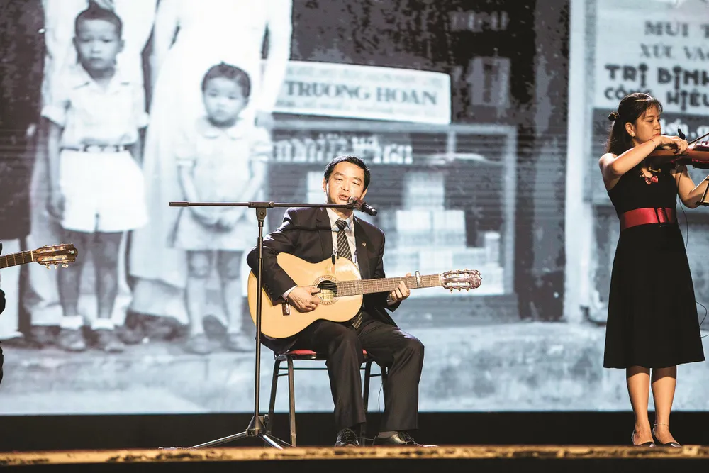 Công ty CP Tập đoàn Xây dựng Hòa Bình kỷ niệm 100 năm Ngày sinh Cố Chủ tịch Danh dự Lê Mộng Đào ảnh 4