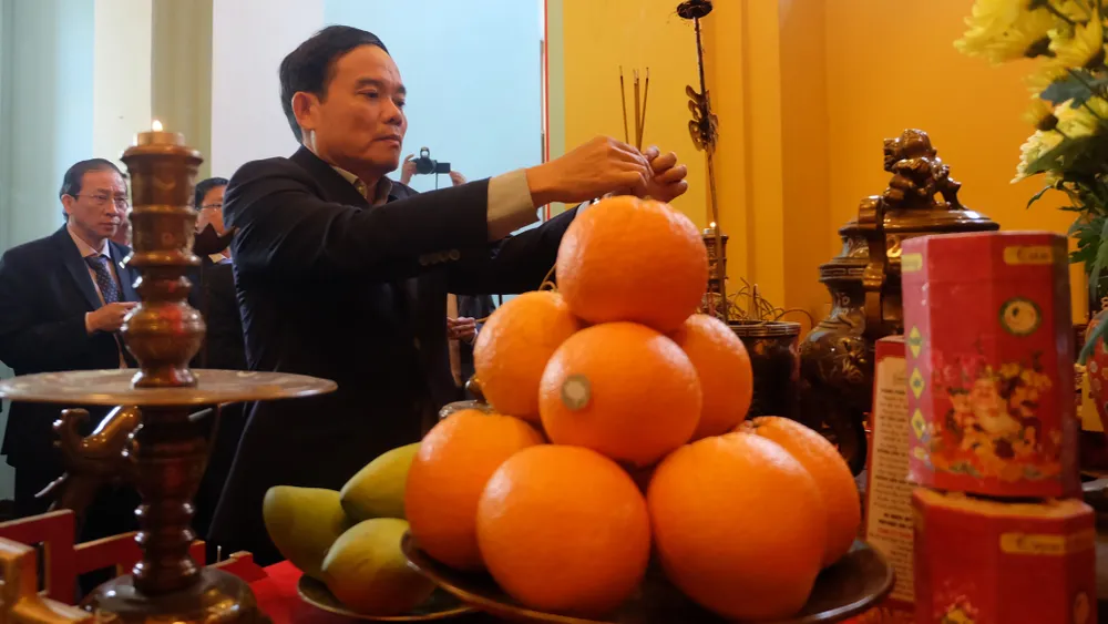 Phó Bí thư Thường trực Thành ủy TPHCM thăm Đại sứ quán Việt Nam tại Nga ảnh 1