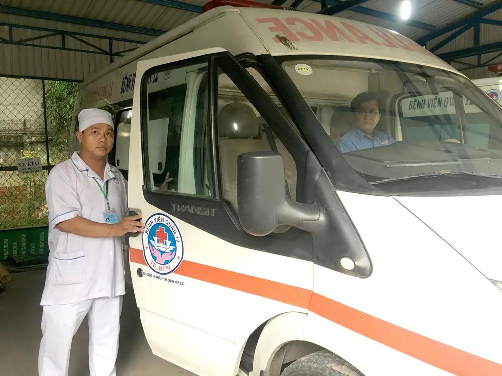 Những hiệp sĩ blouse trắng ảnh 1