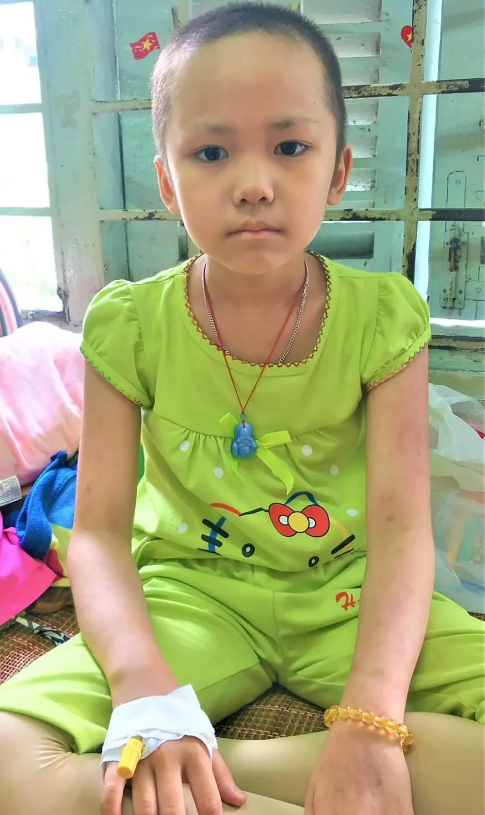 Con gái mắc ung thư, gia đình chồng chất nợ nần ảnh 1