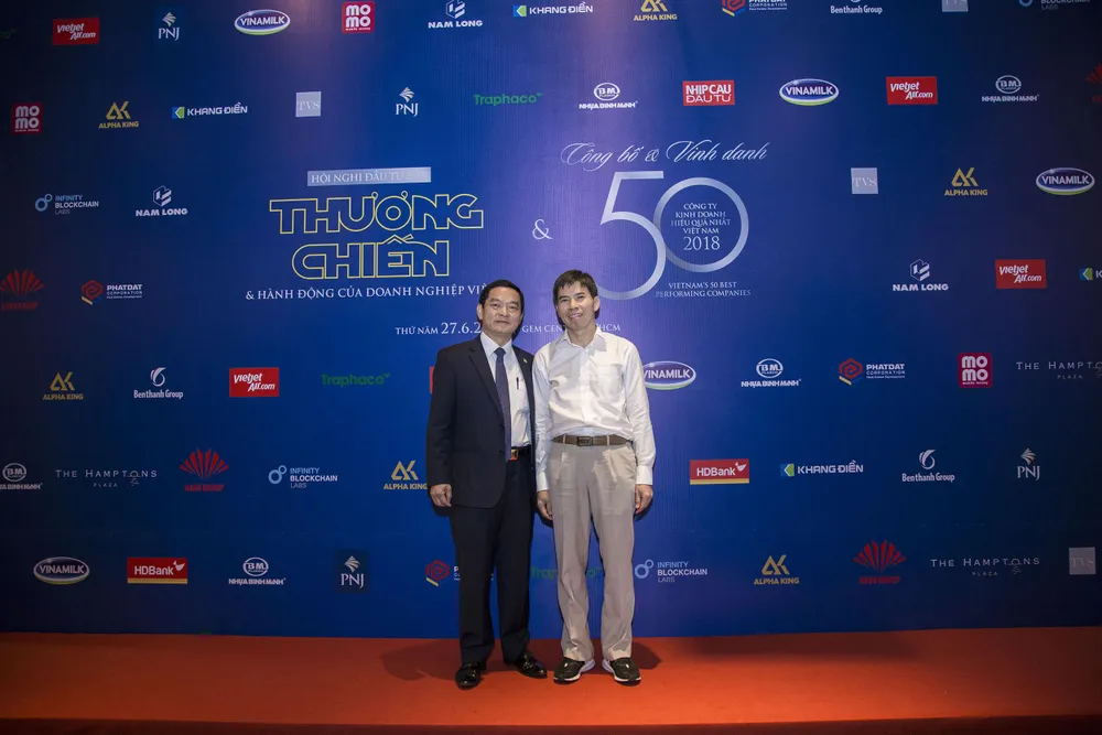 Tập đoàn Xây dựng Hòa Bình đứng thứ 2 Top 50 Công ty kinh doanh hiệu quả nhất Việt Nam 2018 ảnh 2