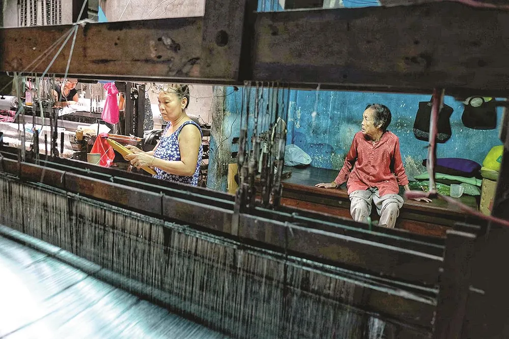 Lặng nghe tiếng dệt ảnh 1